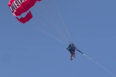 Sobrang shocking! Skydiving, 52-anyos na babae na $3ksw@l na  sinaktan ng 20-anyos na lalaki sa taas na 30 metro. Delikado at nakakatakot ang buong eksena! Kunin ang buong kuwento bago mo sabihin na ligtas ang mga extreme sports…😱👇